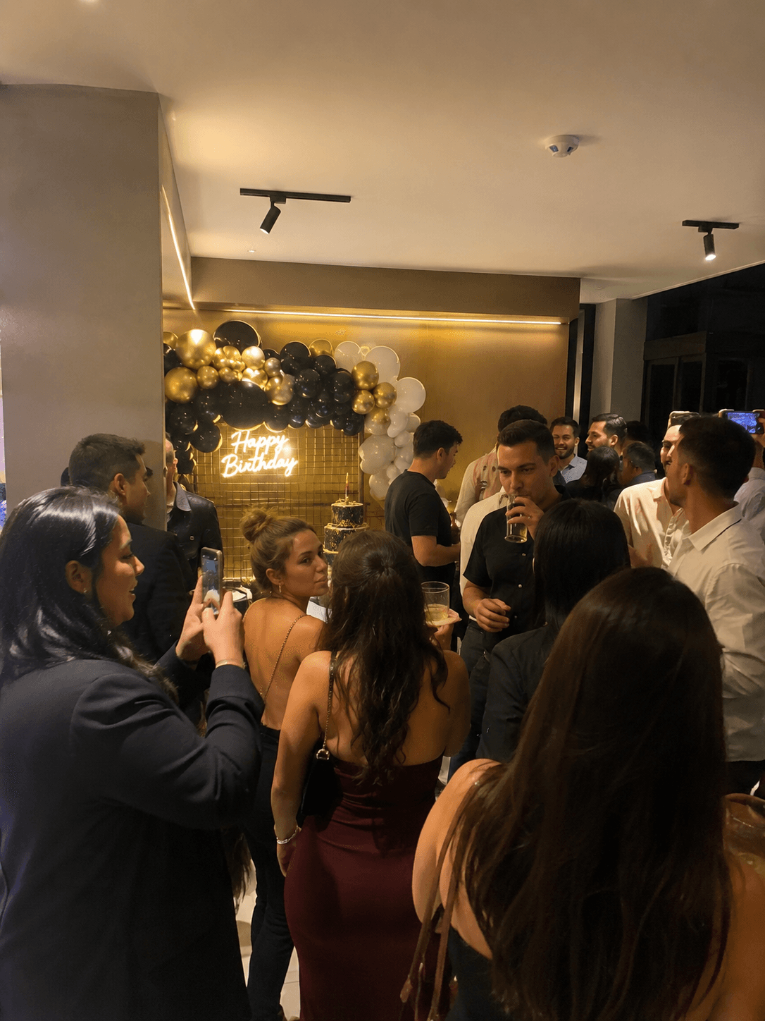 Memórias de aniversário em álbum privado por QR code